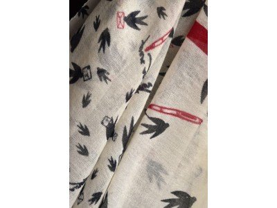Wollen sjaal, vogels, offwhite, zwart en rood