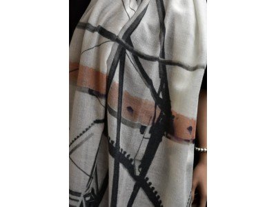 Wollen sjaal of stola, offwhite, grijs, zalm en paars