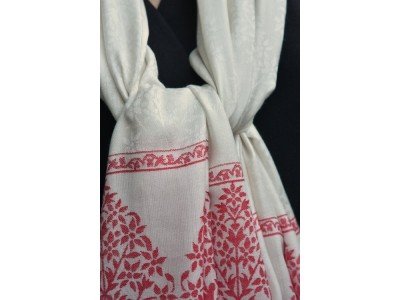 Wit en rood zijden sjaaltje, jacquard