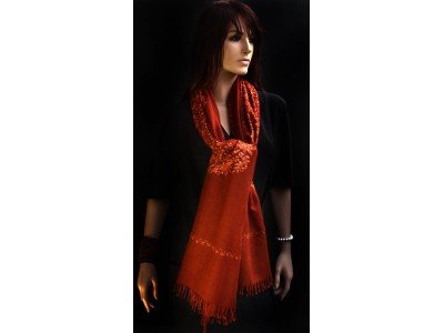Wollen sjaal of stola, roestbruin, pailletjes, paisley motief