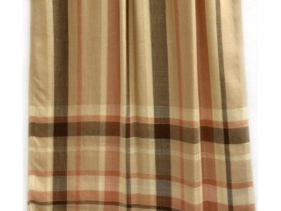Bruin, camel met beige zijden sjaaltje met dun glinsterdraadje