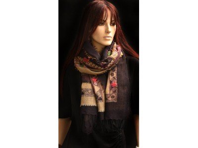 Wollen sjaal of stola, bohemian, camel en aubergine, borduursel oranje, roze en groen