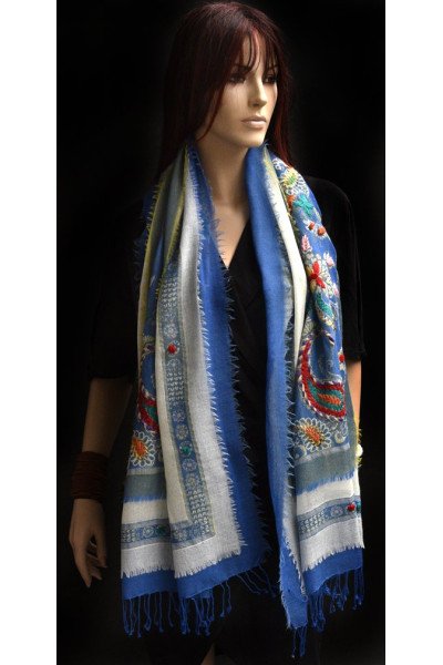 Wollen sjaal of stola, bohemian, blauw en offwhite en een beetje geel 