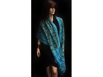 Tie en dye zijden sjaal of stola, groen, turquoise met witte stippen